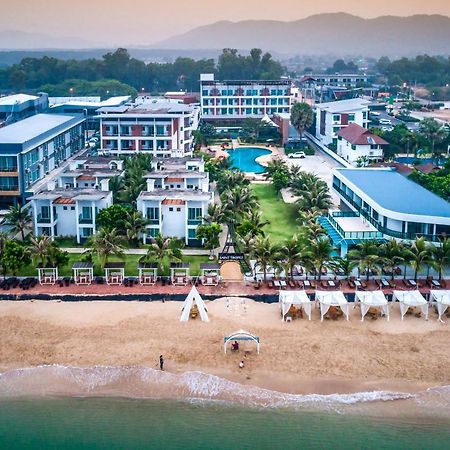 Saint Tropez Beach Hotel Chanthaburi Buitenkant foto