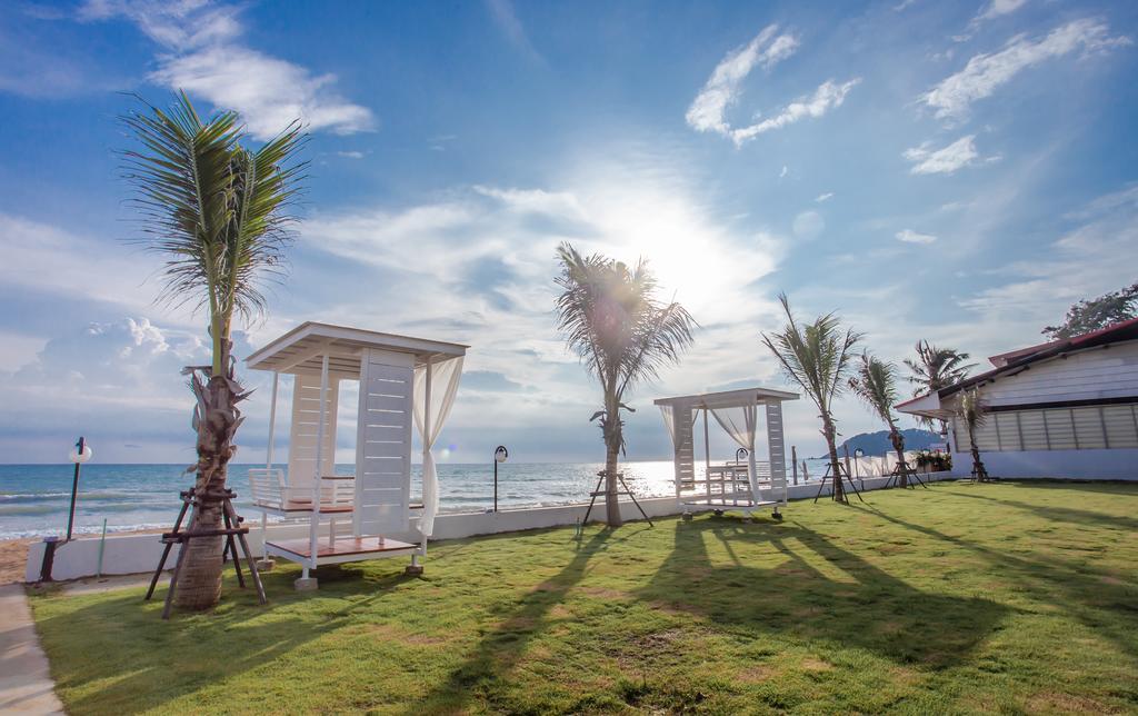 Saint Tropez Beach Hotel Chanthaburi Buitenkant foto