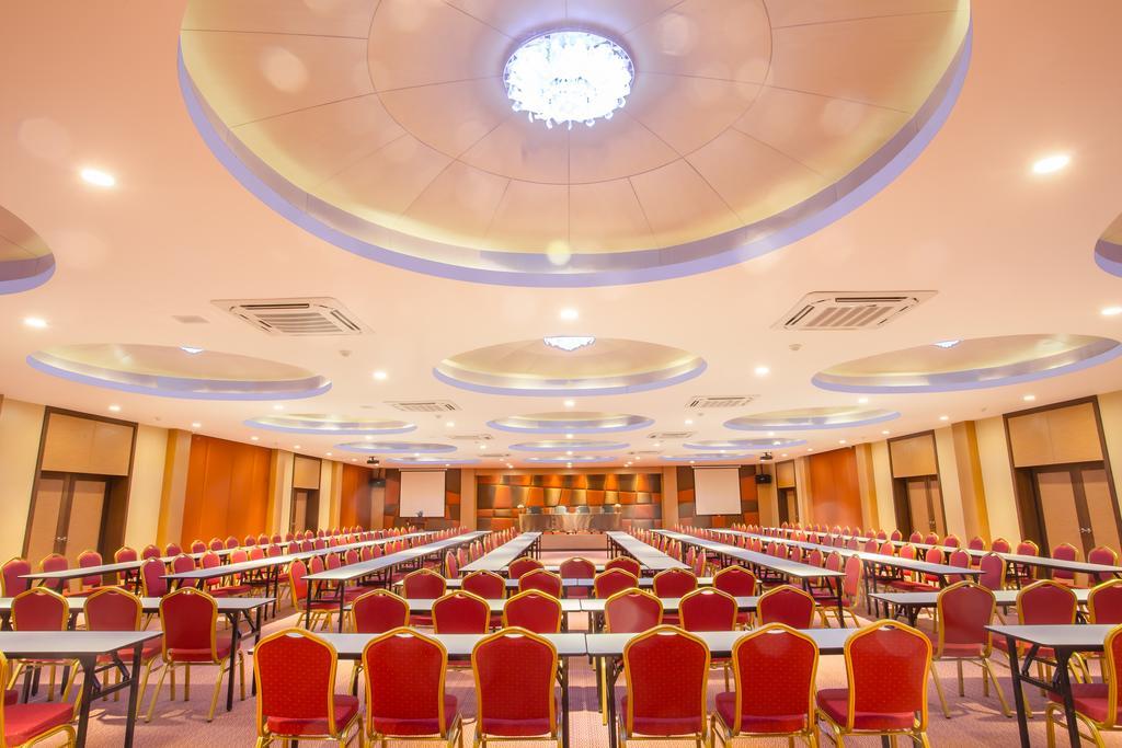 Saint Tropez Beach Hotel Chanthaburi Buitenkant foto