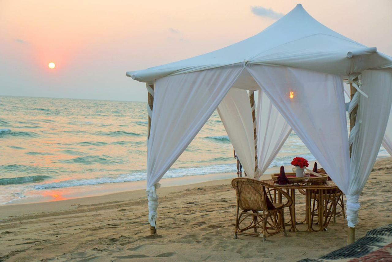 Saint Tropez Beach Hotel Chanthaburi Buitenkant foto