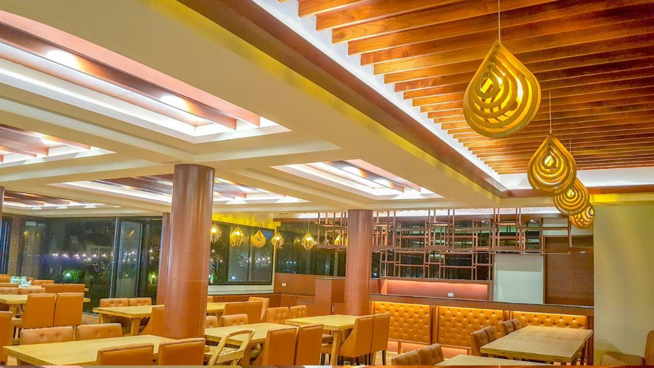 Saint Tropez Beach Hotel Chanthaburi Buitenkant foto