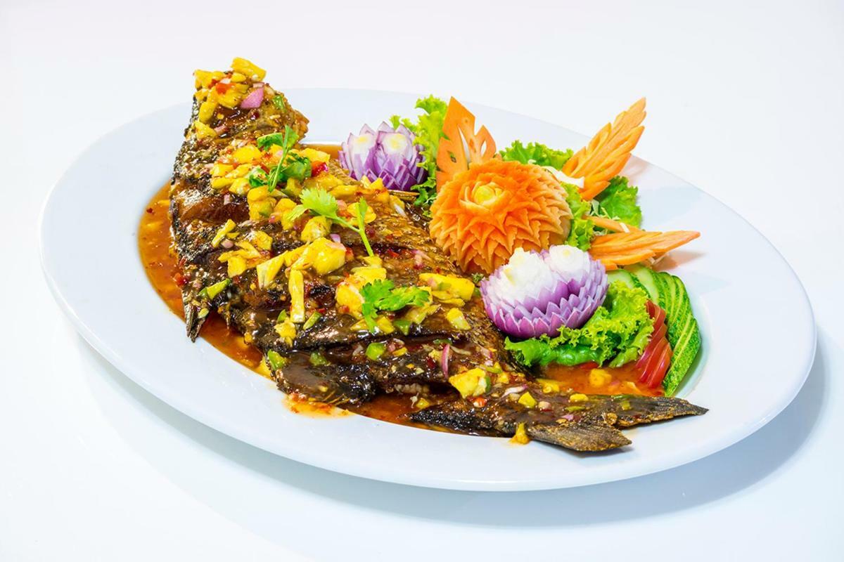 Saint Tropez Beach Hotel Chanthaburi Buitenkant foto
