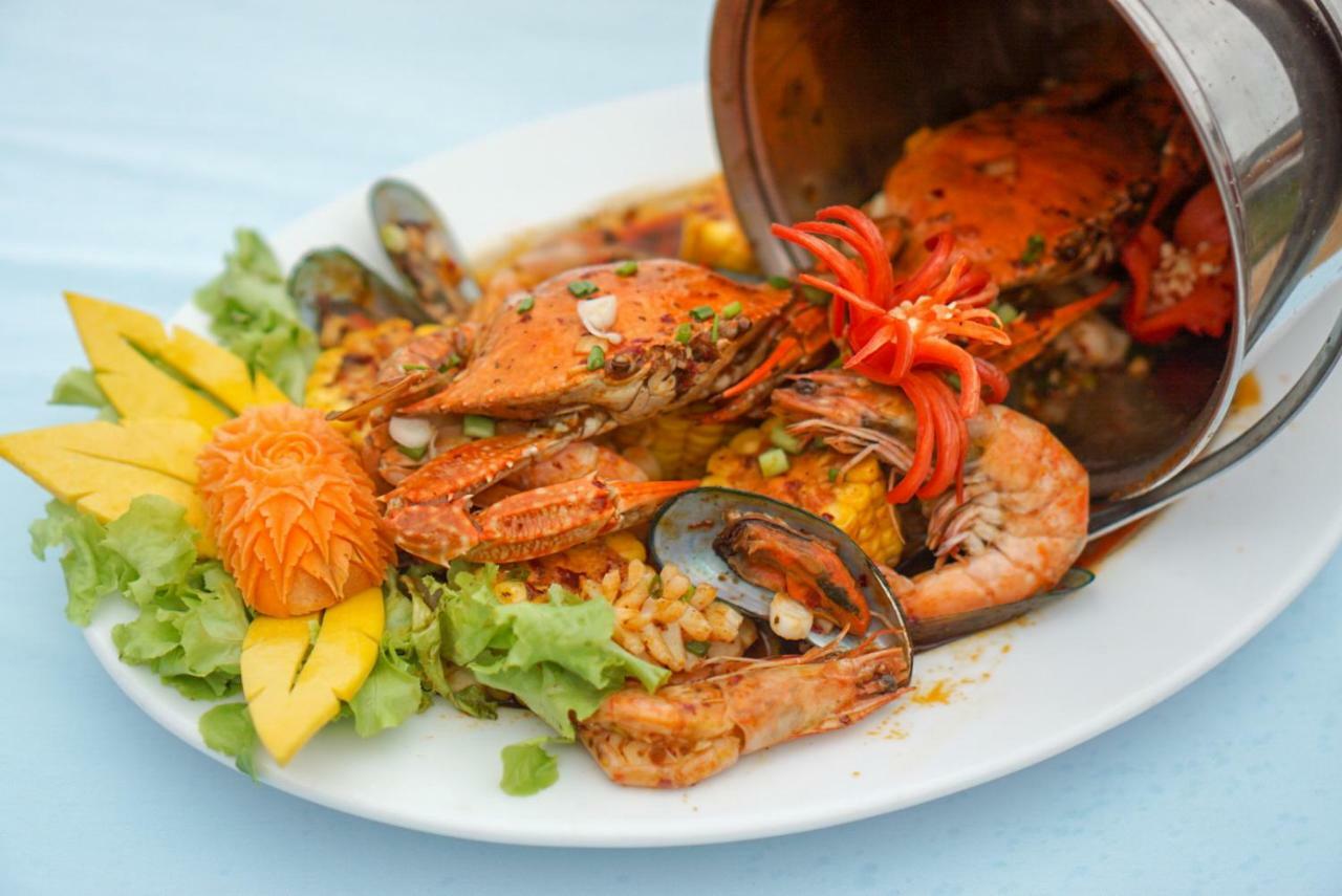 Saint Tropez Beach Hotel Chanthaburi Buitenkant foto