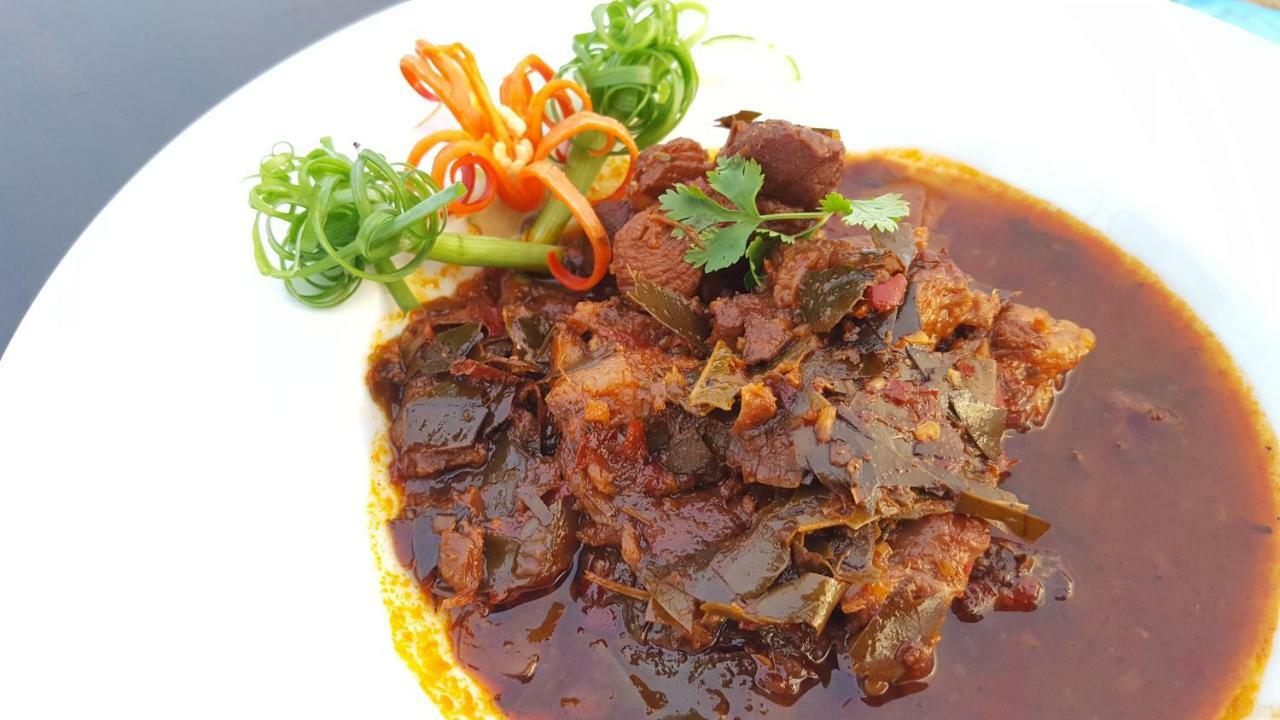 Saint Tropez Beach Hotel Chanthaburi Buitenkant foto