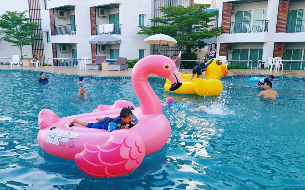 Saint Tropez Beach Hotel Chanthaburi Buitenkant foto