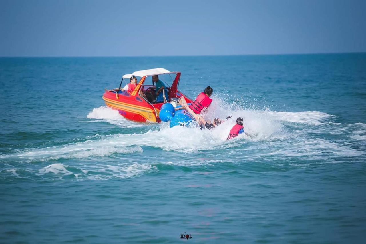 Saint Tropez Beach Hotel Chanthaburi Buitenkant foto