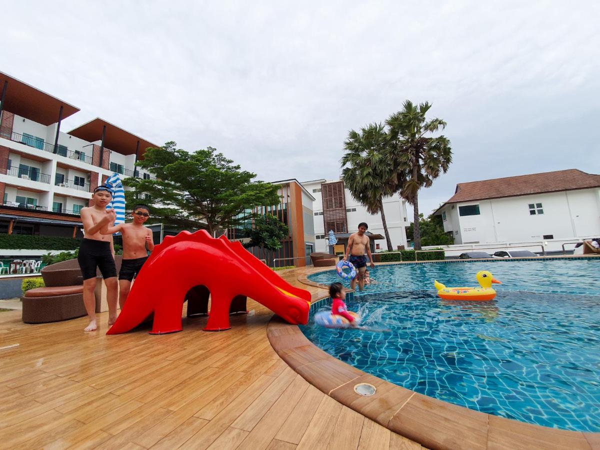 Saint Tropez Beach Hotel Chanthaburi Buitenkant foto